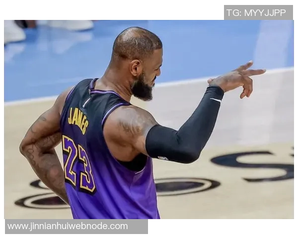 老詹是否该放弃背靠背比赛以保护身体女主持分析其对数据的执念