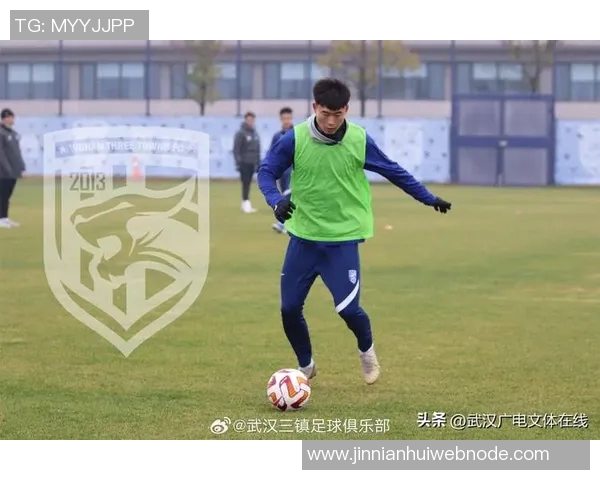 武汉三镇应全力以赴续约邓涵文以增强球队竞争力
