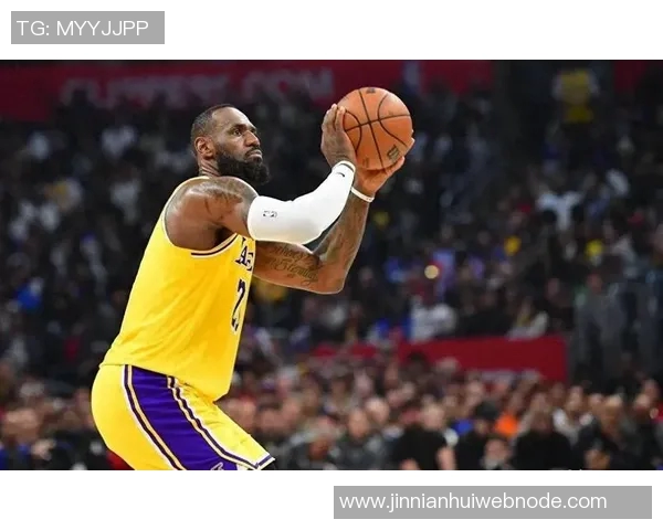 詹姆斯专注提升接球投篮能力预计无球打法将迎来生涯新高峰 詹姆斯专注提升接球投篮能力预计无球打法将迎来生涯新高峰